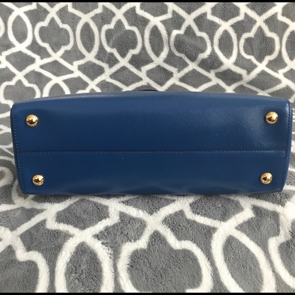 Prada Saffiano Vernice Tote - Picture 3 of 4